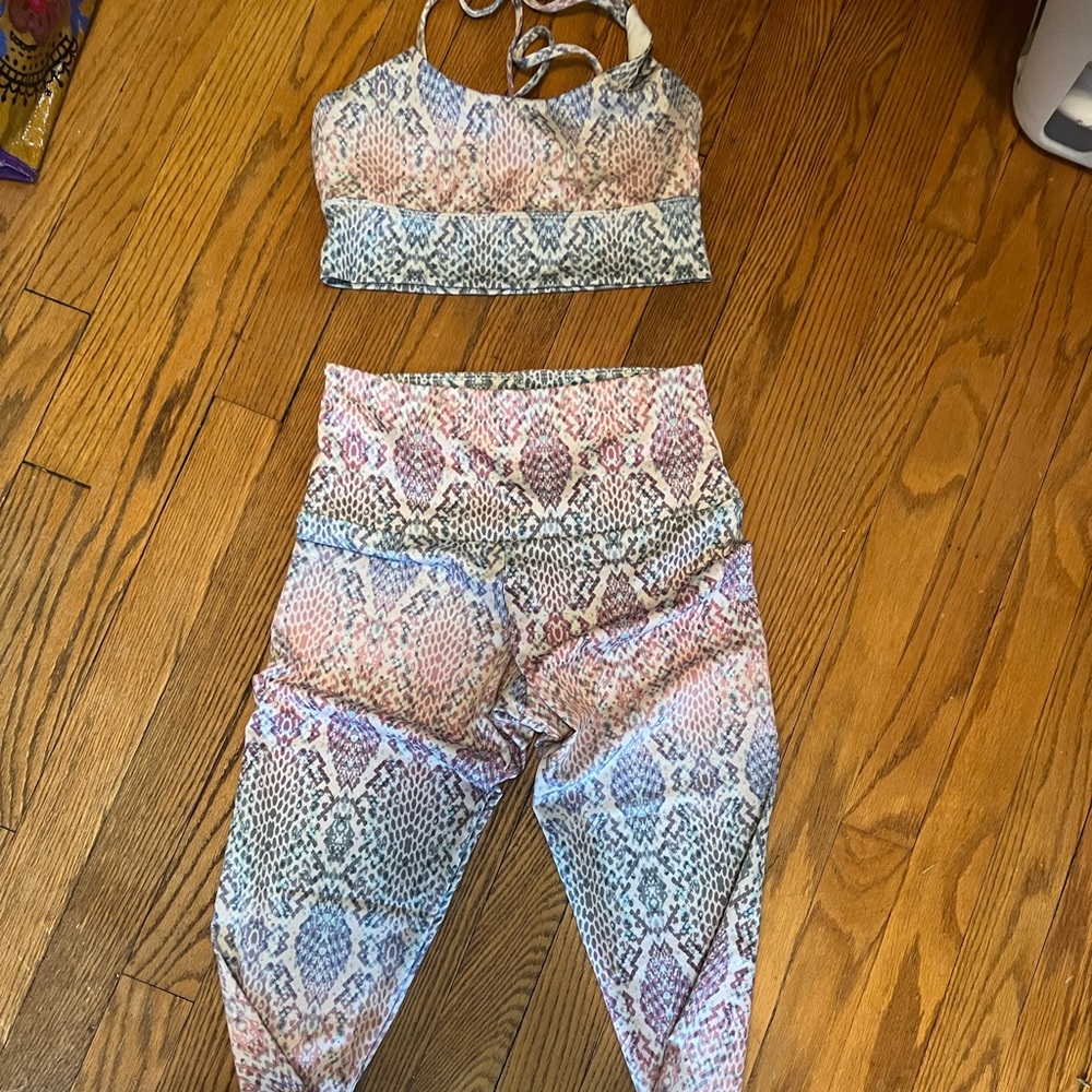 Onzie bra and leggings set - snakeskin pattern - small